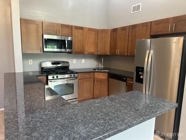 304 Wimbeldon Court, North Brunswick, NJ 08902