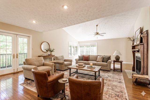 1732 Creekside Lane W, Carmel, IN 46032
