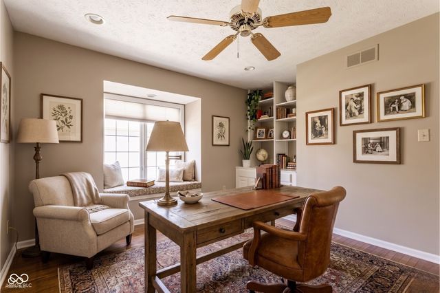 1732 Creekside Lane W, Carmel, IN 46032