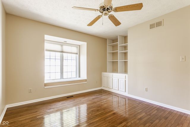 1732 Creekside Lane W, Carmel, IN 46032