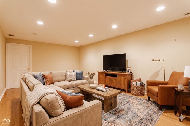 1732 Creekside Lane W, Carmel, IN 46032