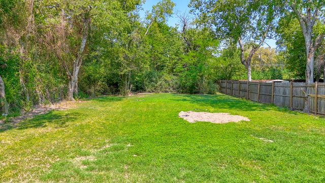 1308 E Collin Street, Corsicana, TX 75110