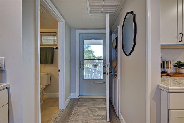 1100 TARPON CENTER DRIVE 202, Venice, FL 34285