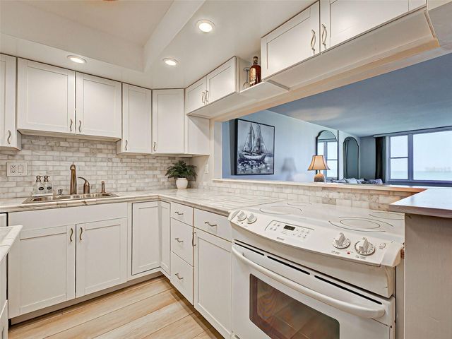 1100 TARPON CENTER DRIVE 202, Venice, FL 34285