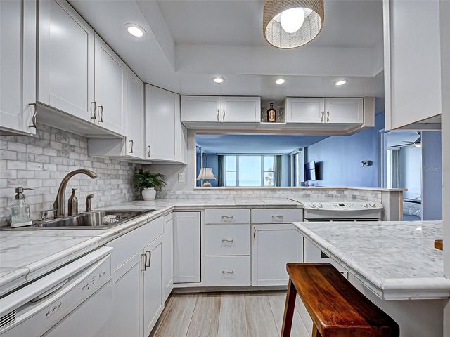 1100 TARPON CENTER DRIVE 202, Venice, FL 34285