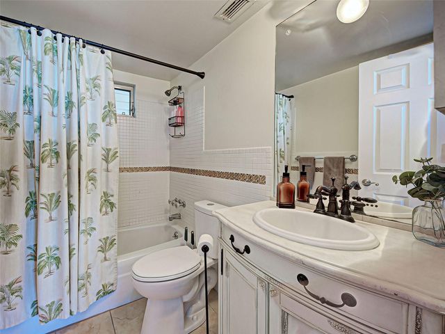 1100 TARPON CENTER DRIVE 202, Venice, FL 34285