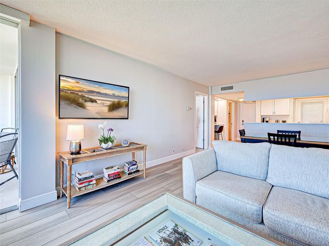 1100 TARPON CENTER DRIVE 202, Venice, FL 34285