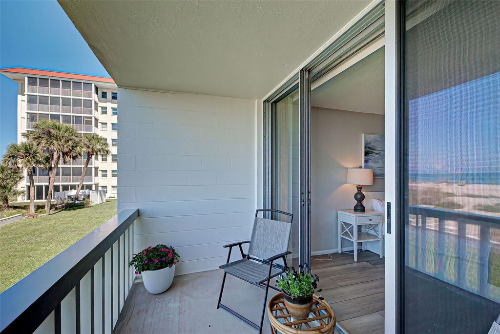 Image 11 of property listing at 1100 TARPON CENTER DRIVE 202, Venice, FL 34285