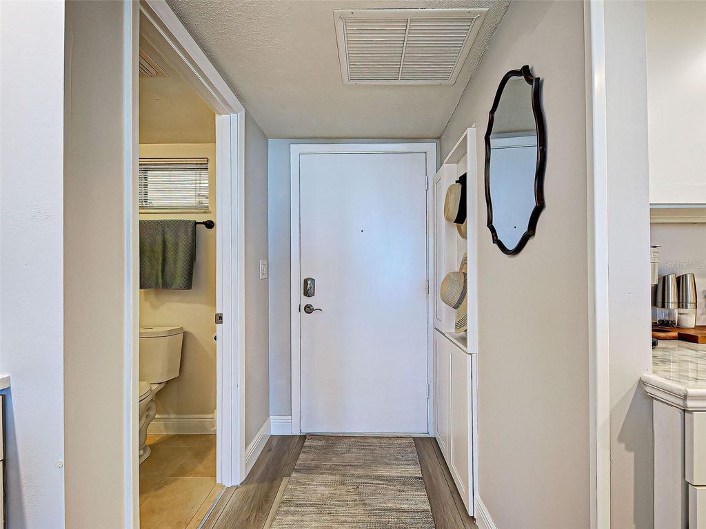 Image 13 of property listing at 1100 TARPON CENTER DRIVE 202, Venice, FL 34285