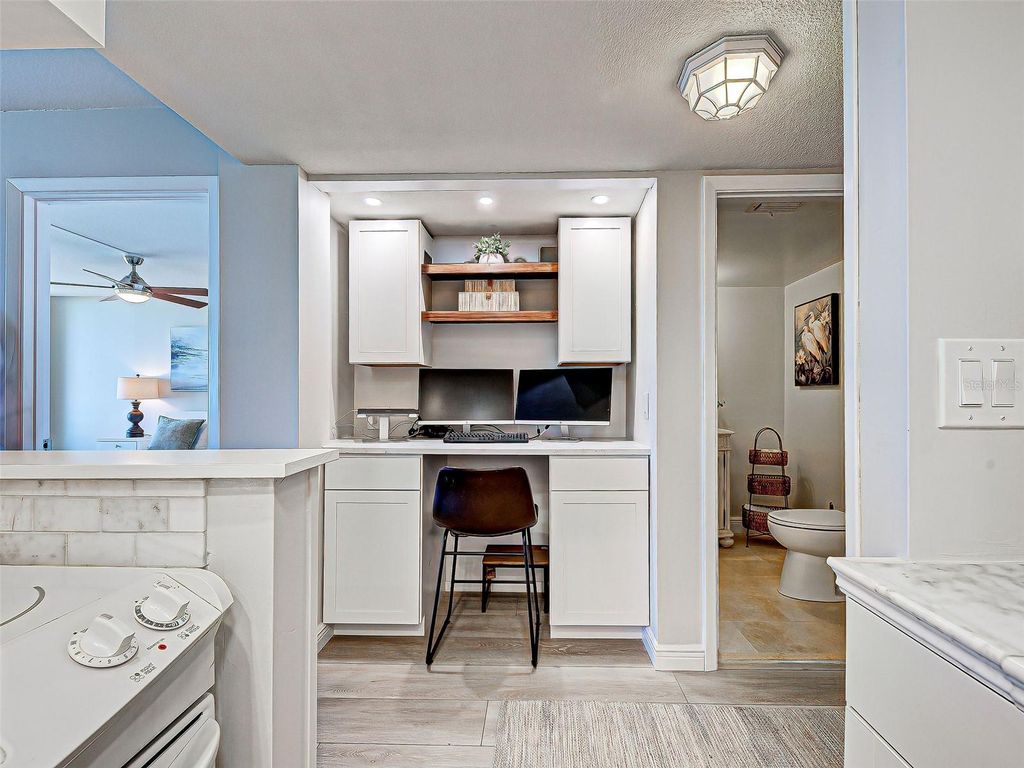 Image 22 of property listing at 1100 TARPON CENTER DRIVE 202, Venice, FL 34285