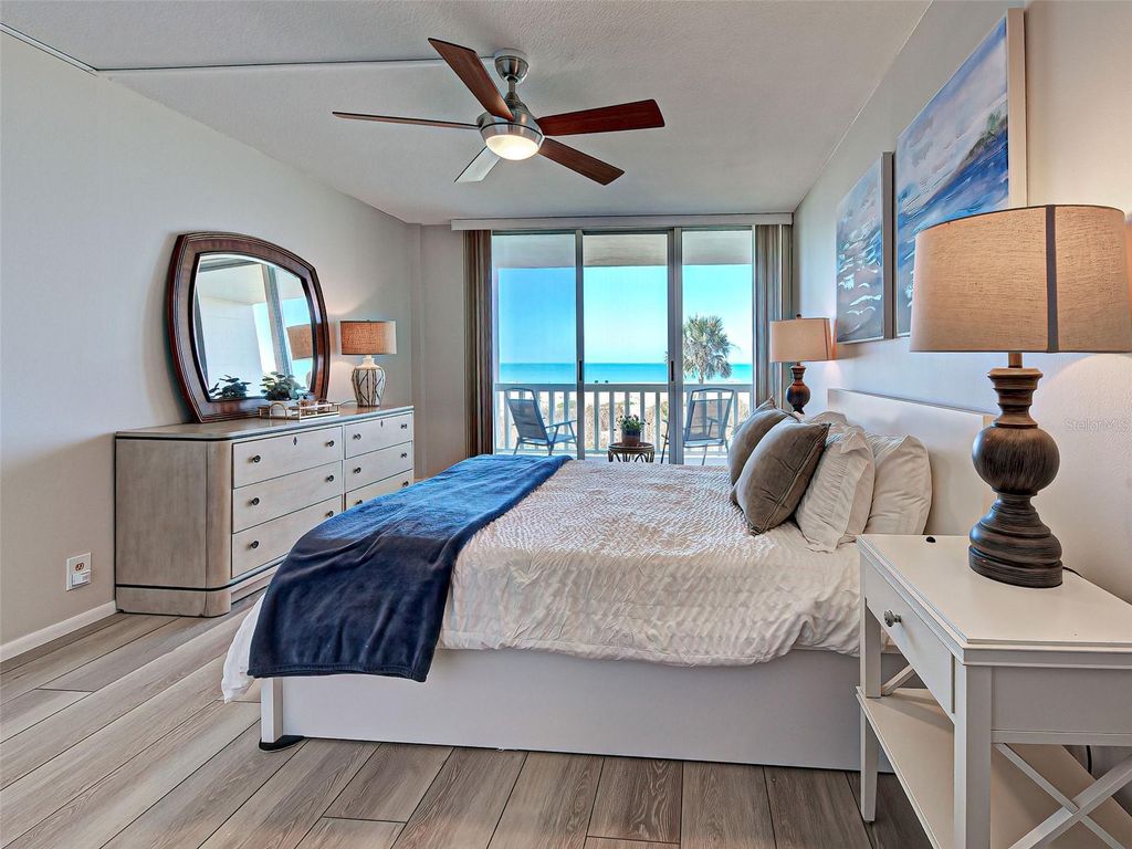 Image 25 of property listing at 1100 TARPON CENTER DRIVE 202, Venice, FL 34285