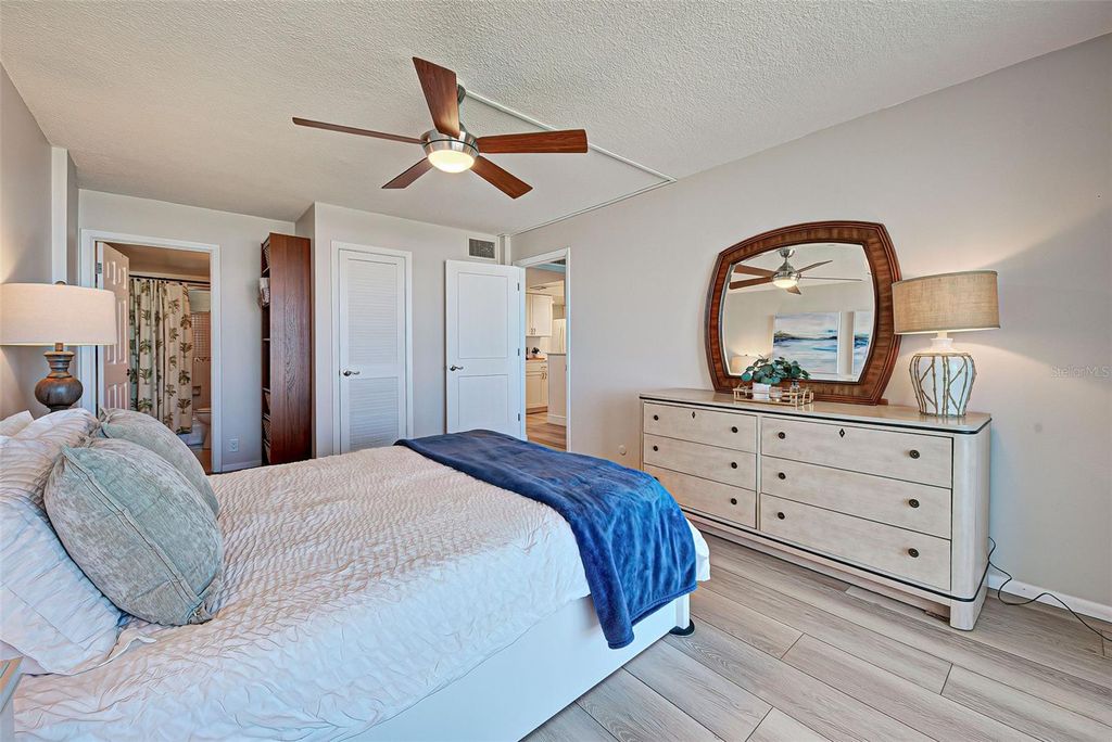 Image 28 of property listing at 1100 TARPON CENTER DRIVE 202, Venice, FL 34285