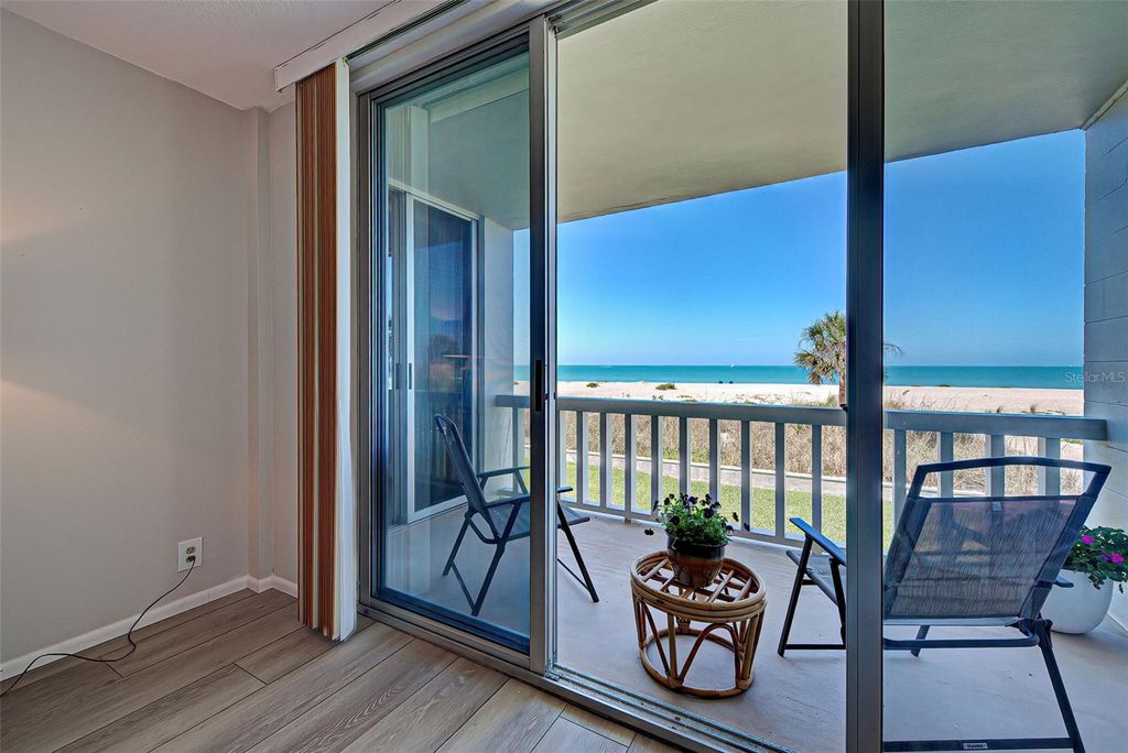 Image 30 of property listing at 1100 TARPON CENTER DRIVE 202, Venice, FL 34285