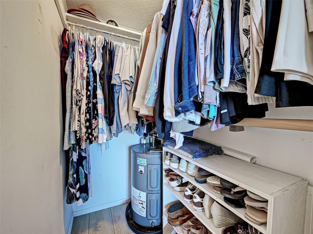 Image 31 of property listing at 1100 TARPON CENTER DRIVE 202, Venice, FL 34285