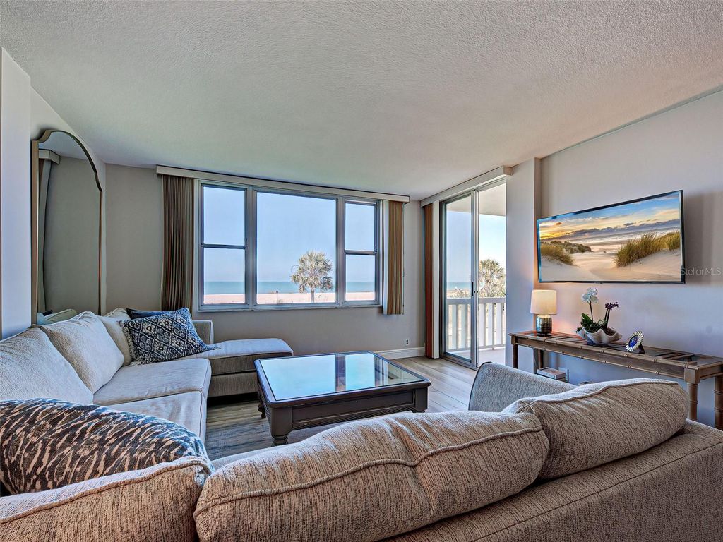 Image 36 of property listing at 1100 TARPON CENTER DRIVE 202, Venice, FL 34285