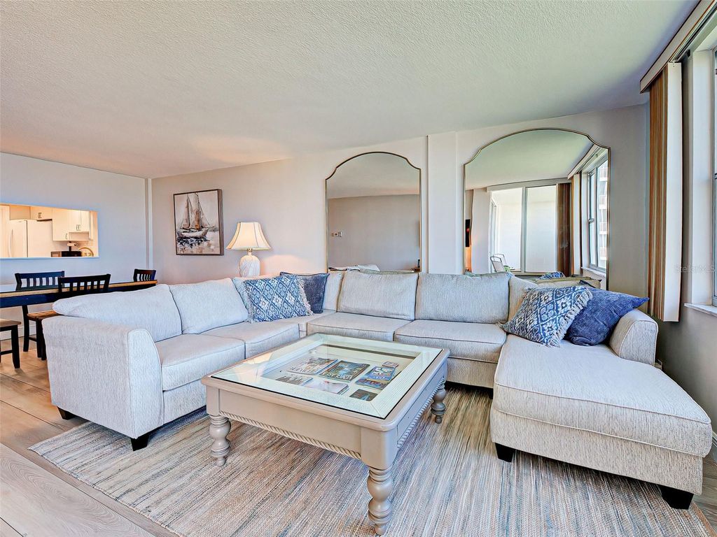 Image 39 of property listing at 1100 TARPON CENTER DRIVE 202, Venice, FL 34285