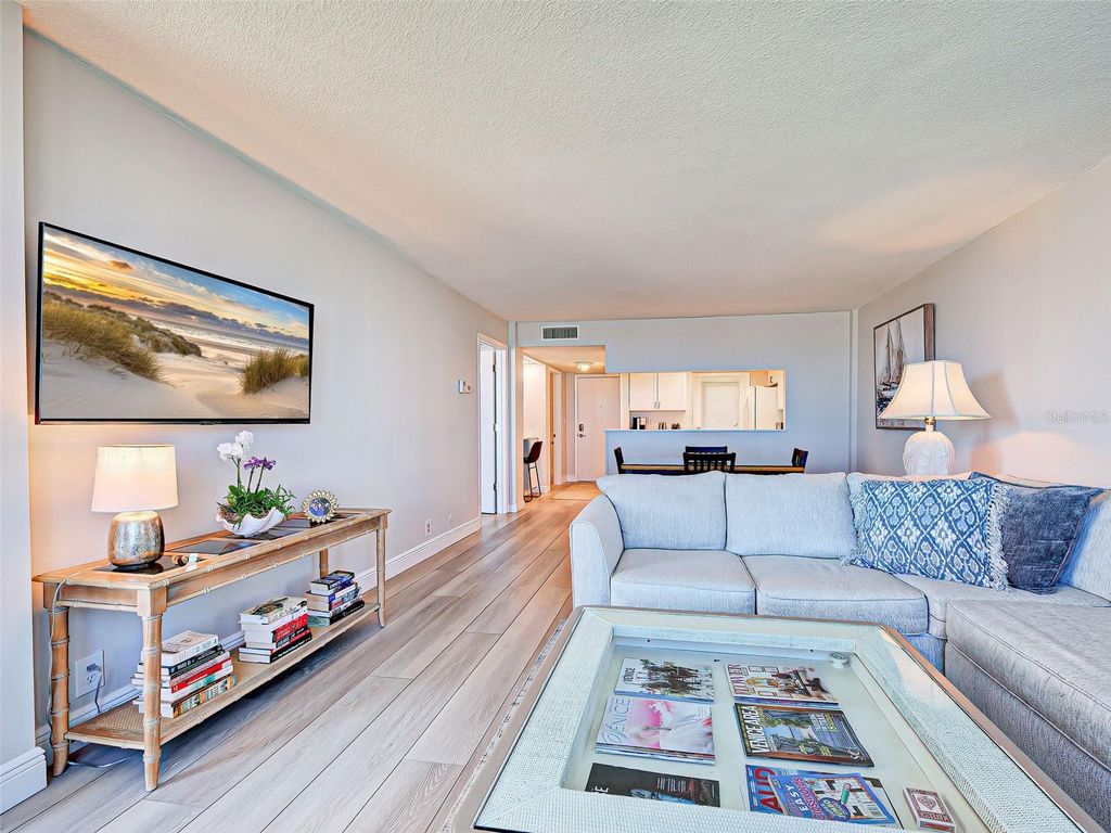 Image 40 of property listing at 1100 TARPON CENTER DRIVE 202, Venice, FL 34285