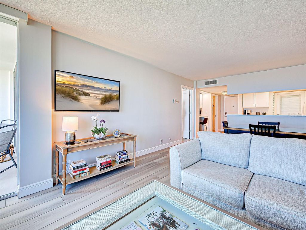 Image 41 of property listing at 1100 TARPON CENTER DRIVE 202, Venice, FL 34285