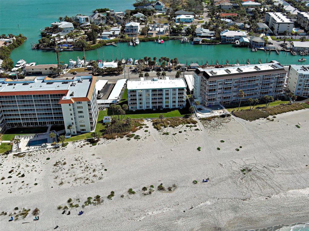 Image 53 of property listing at 1100 TARPON CENTER DRIVE 202, Venice, FL 34285