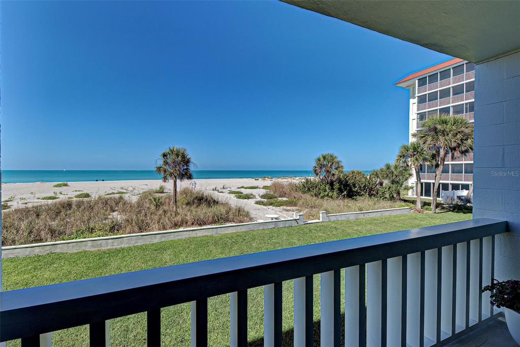 Image 10 of property listing at 1100 TARPON CENTER DRIVE 202, Venice, FL 34285