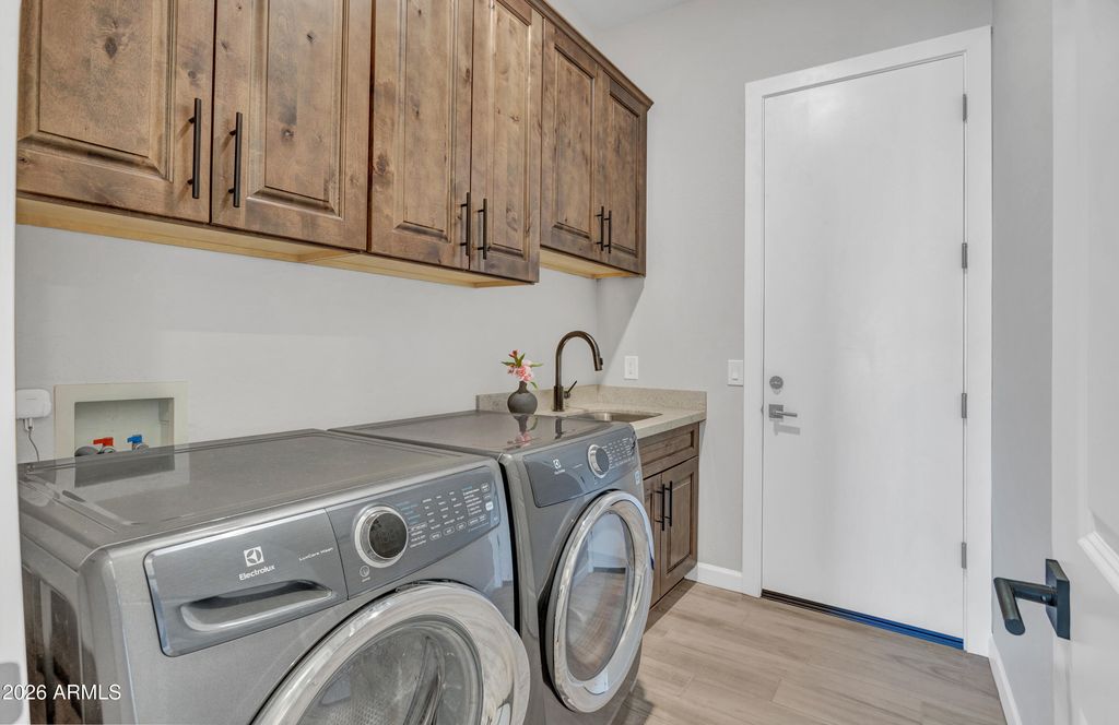 Image 25 of property listing at 180 CREEK ROCK Road, Sedona, AZ 86351