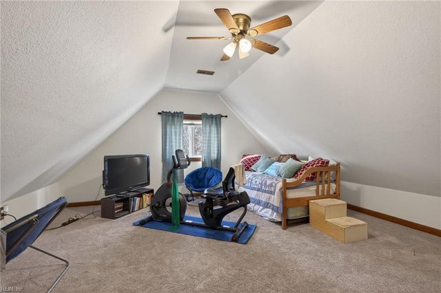 9327 Rivershore DR, Suffolk, VA 23433