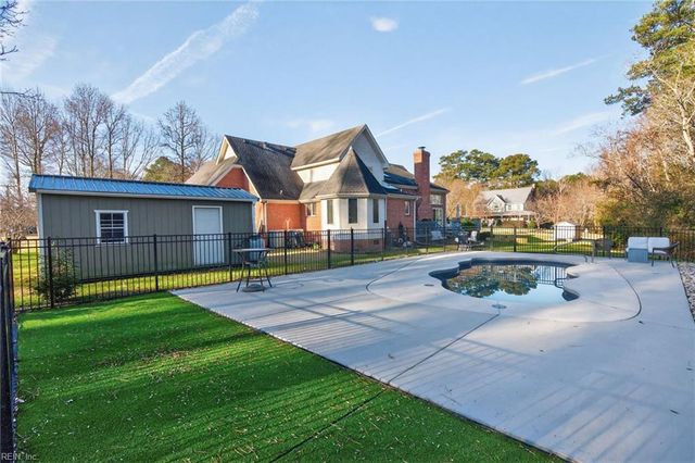 9327 Rivershore DR, Suffolk, VA 23433