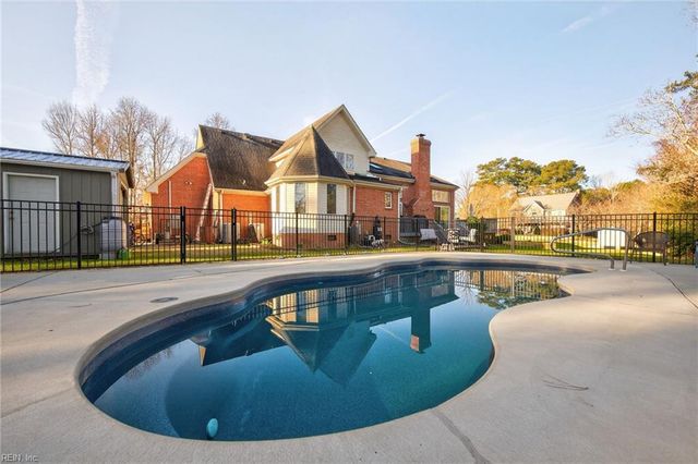 9327 Rivershore DR, Suffolk, VA 23433