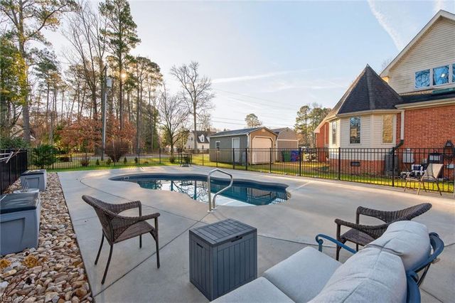 9327 Rivershore DR, Suffolk, VA 23433