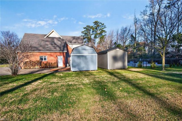 9327 Rivershore DR, Suffolk, VA 23433