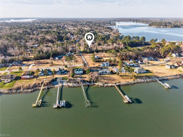 9327 Rivershore DR, Suffolk, VA 23433