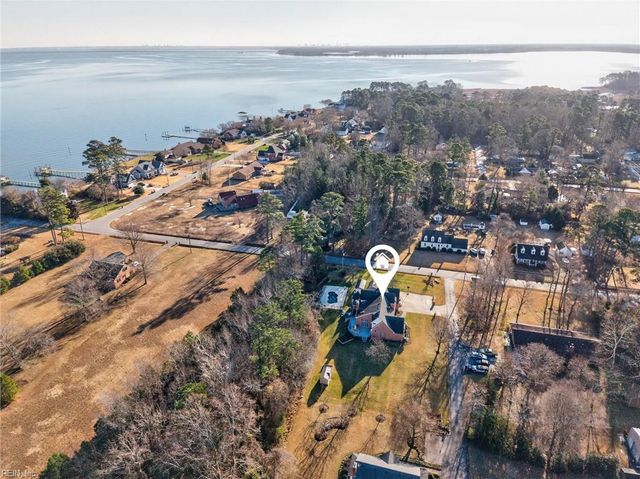 9327 Rivershore DR, Suffolk, VA 23433