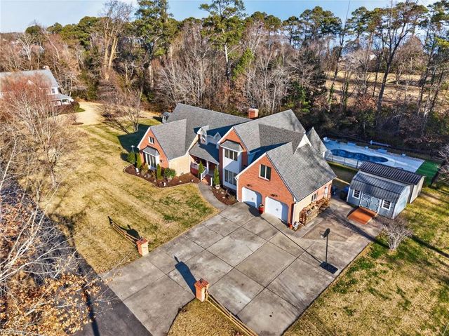 9327 Rivershore DR, Suffolk, VA 23433