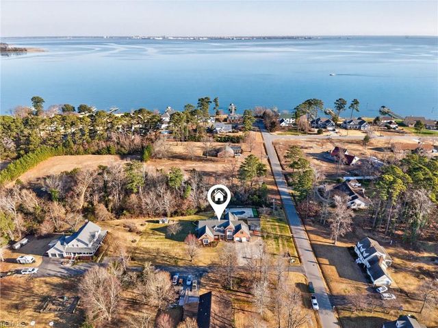 9327 Rivershore DR, Suffolk, VA 23433