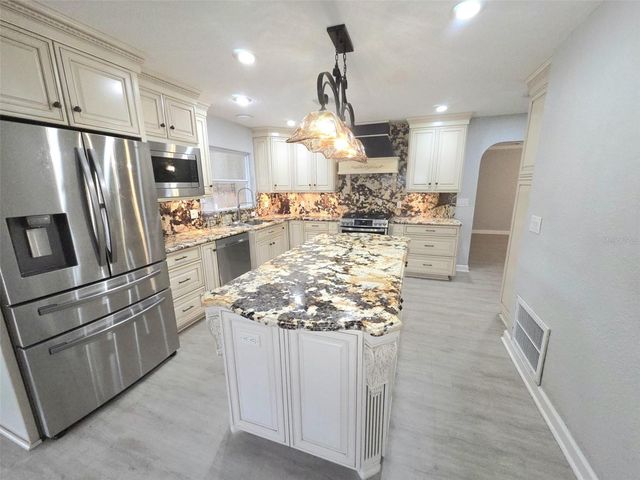 520 APPLEWOOD AVENUE, Altamonte Springs, FL 32714