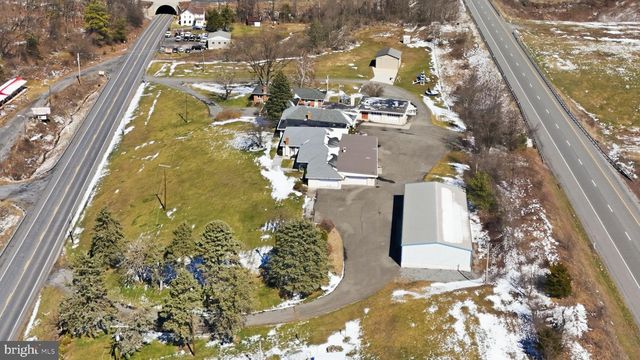 501 BREEZEWOOD RD S, Breezewood, PA 15533