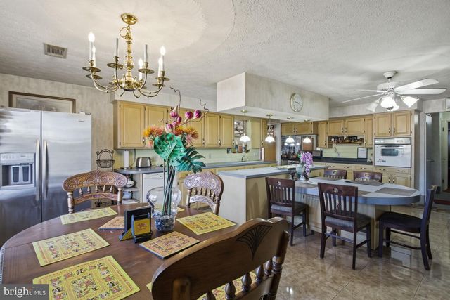 501 BREEZEWOOD RD S, Breezewood, PA 15533