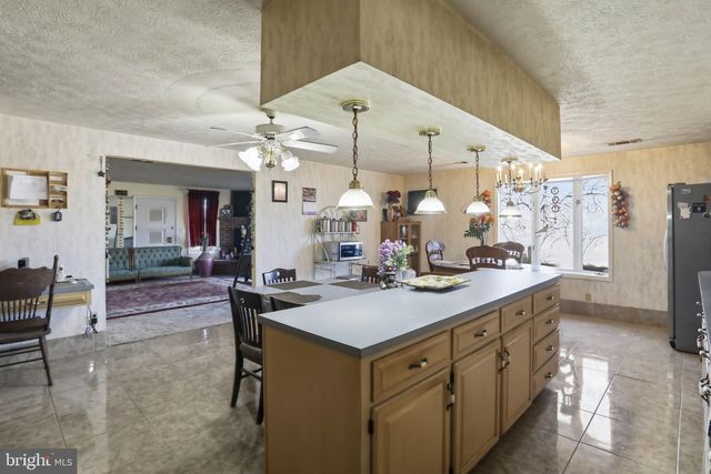 501 BREEZEWOOD RD S, Breezewood, PA 15533