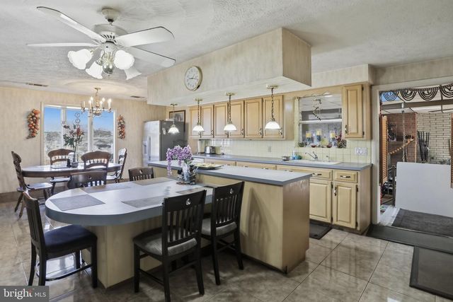 501 BREEZEWOOD RD S, Breezewood, PA 15533