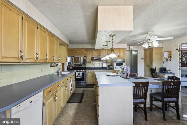 501 BREEZEWOOD RD S, Breezewood, PA 15533