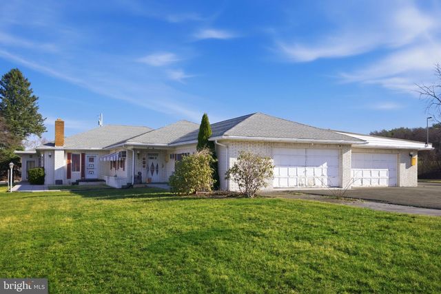 501 BREEZEWOOD RD S, Breezewood, PA 15533