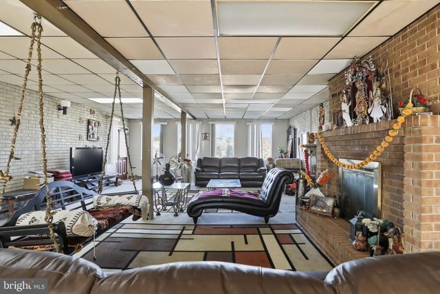 501 BREEZEWOOD RD S, Breezewood, PA 15533