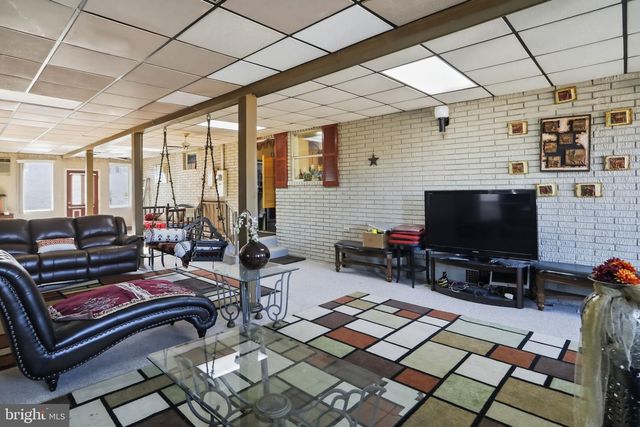 501 BREEZEWOOD RD S, Breezewood, PA 15533