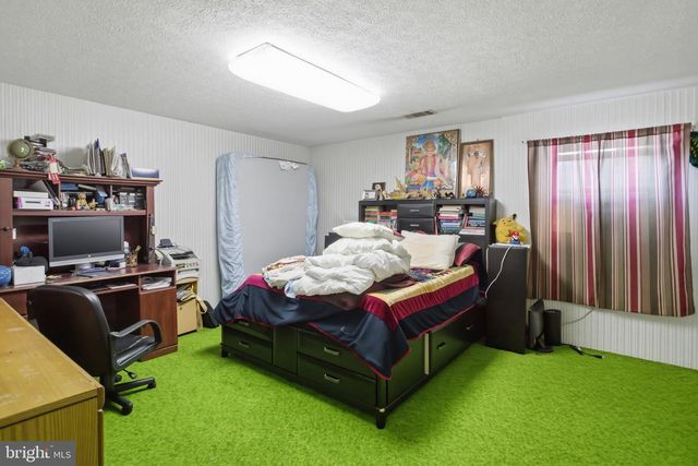 501 BREEZEWOOD RD S, Breezewood, PA 15533