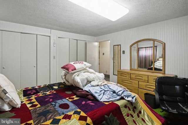 501 BREEZEWOOD RD S, Breezewood, PA 15533