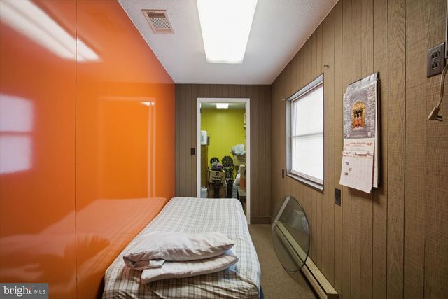 501 BREEZEWOOD RD S, Breezewood, PA 15533