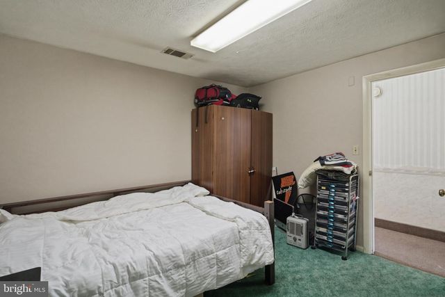 501 BREEZEWOOD RD S, Breezewood, PA 15533