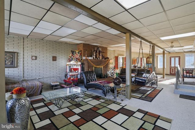 501 BREEZEWOOD RD S, Breezewood, PA 15533