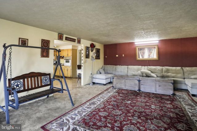 501 BREEZEWOOD RD S, Breezewood, PA 15533