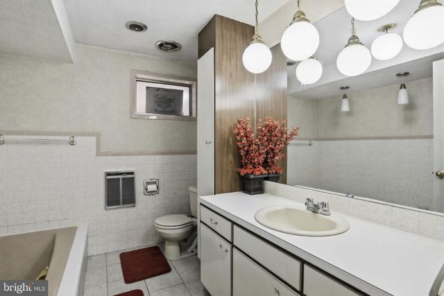 501 BREEZEWOOD RD S, Breezewood, PA 15533